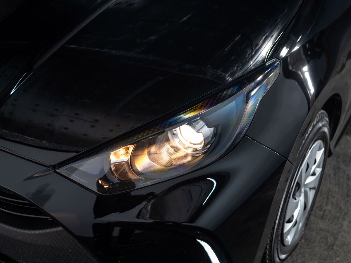 Toyota Yaris 2021 - фото автомобиля