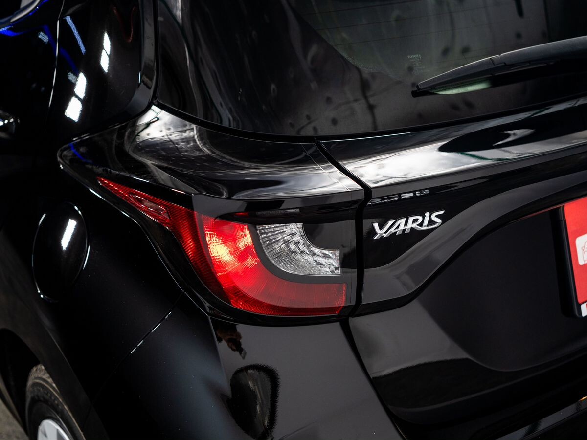 Toyota Yaris 2021 - фото автомобиля