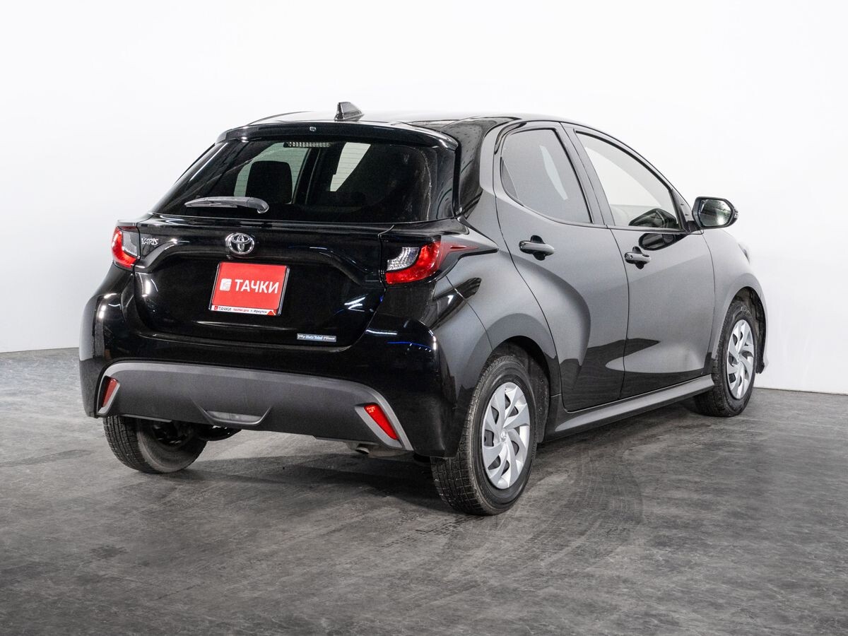 Toyota Yaris 2021 - фото автомобиля