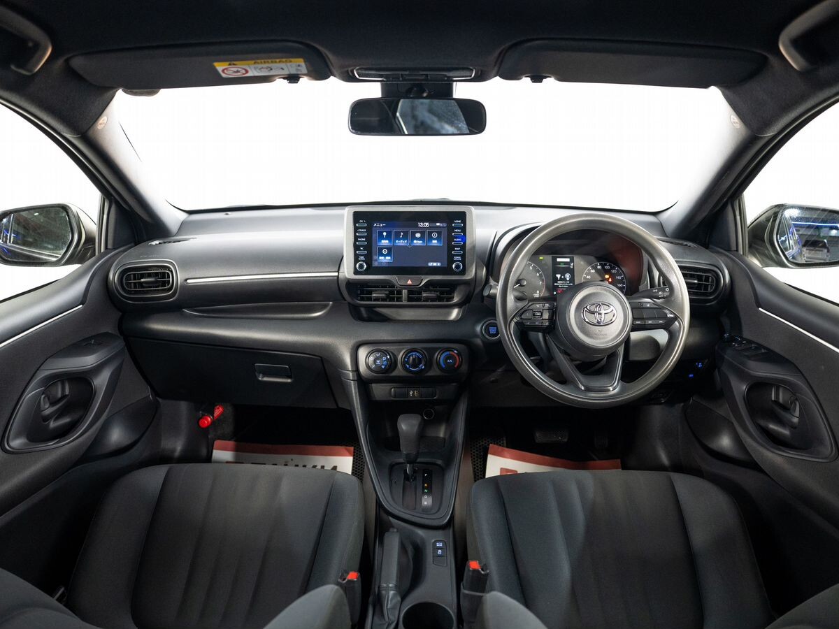 Toyota Yaris 2021 - фото автомобиля