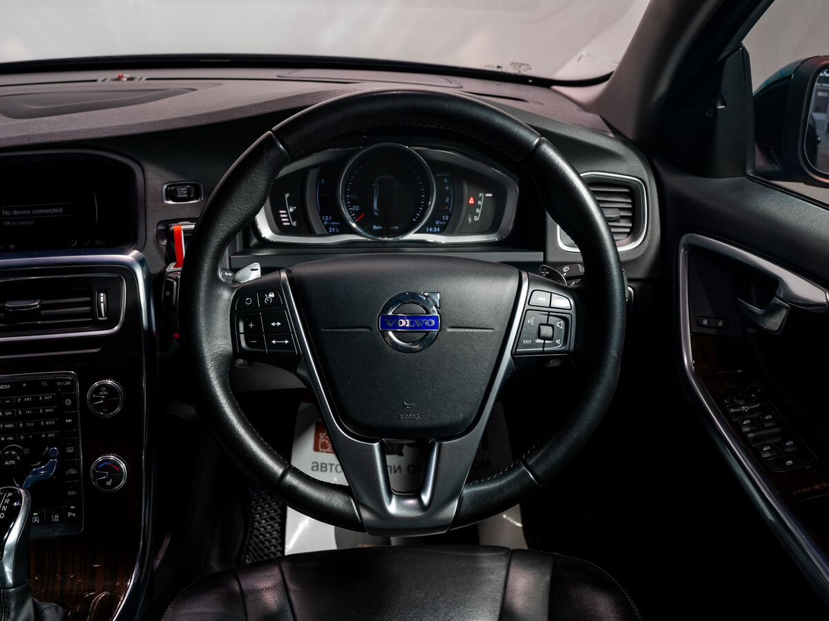 Volvo S60 2017 - фото автомобиля