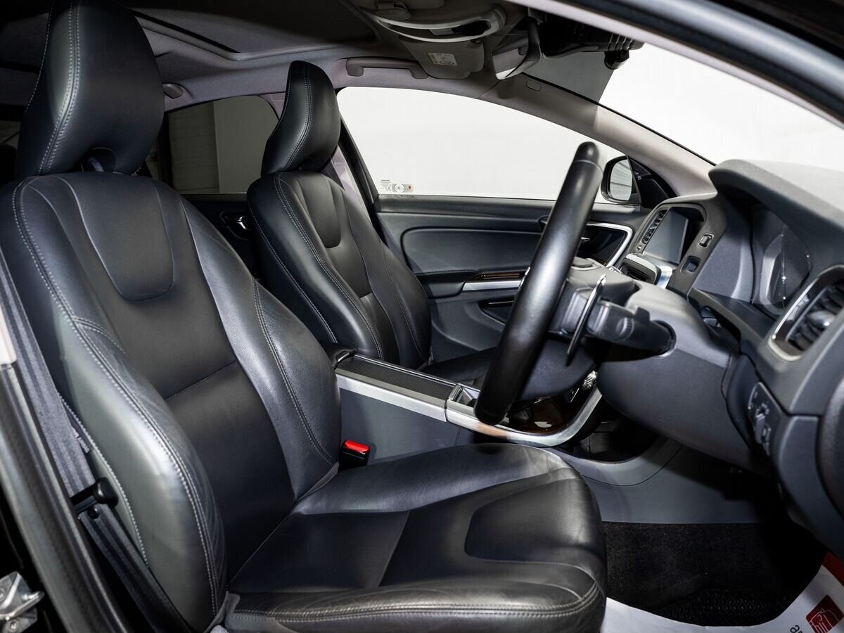 Volvo S60 2017 - фото автомобиля