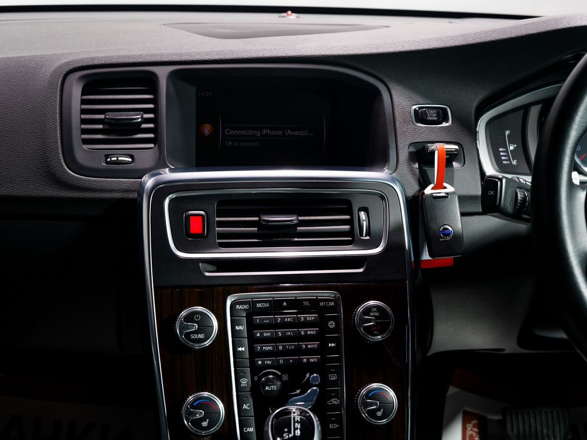 Volvo S60 2017 - фото автомобиля