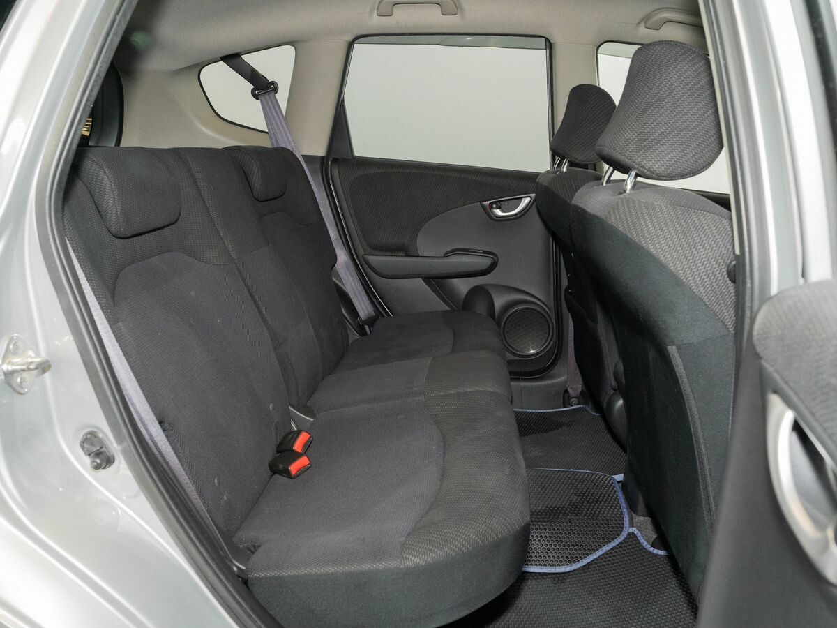 Honda Fit 2011 - фото автомобиля