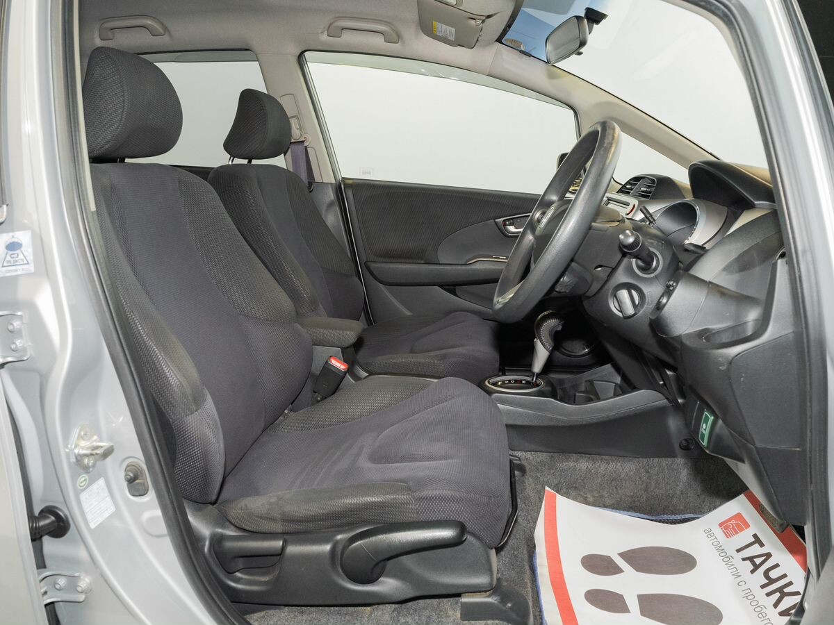 Honda Fit 2011 - фото автомобиля