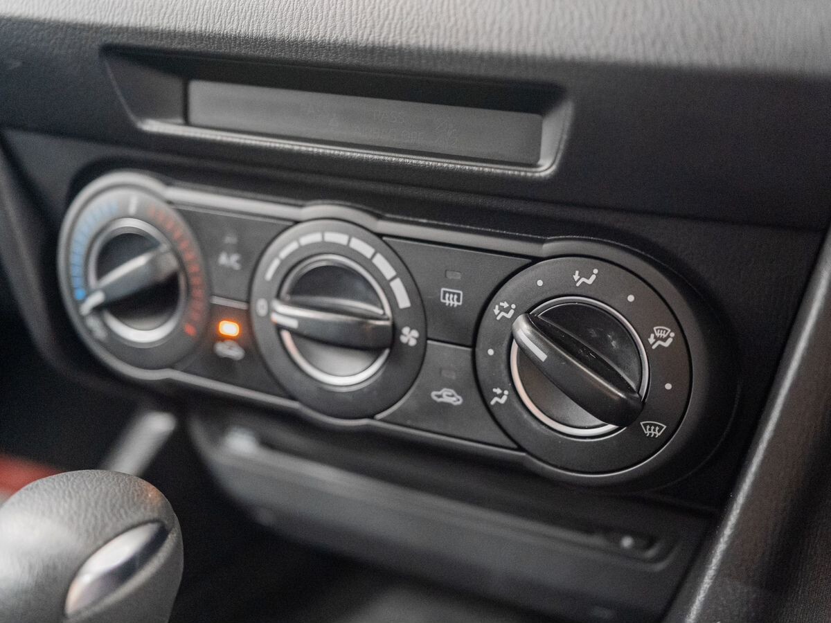 Mazda Axela 2016 - фото автомобиля