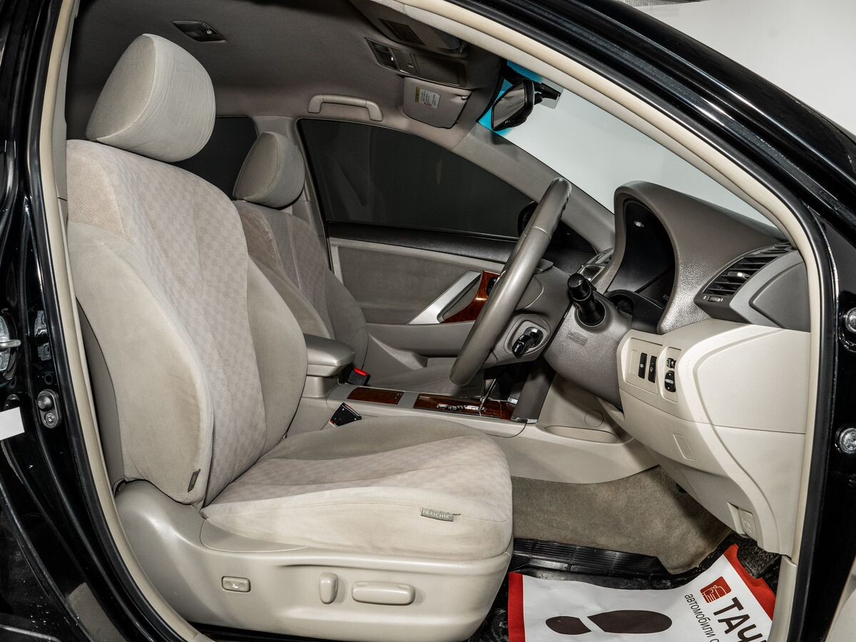 Toyota Camry 2011 - фото автомобиля