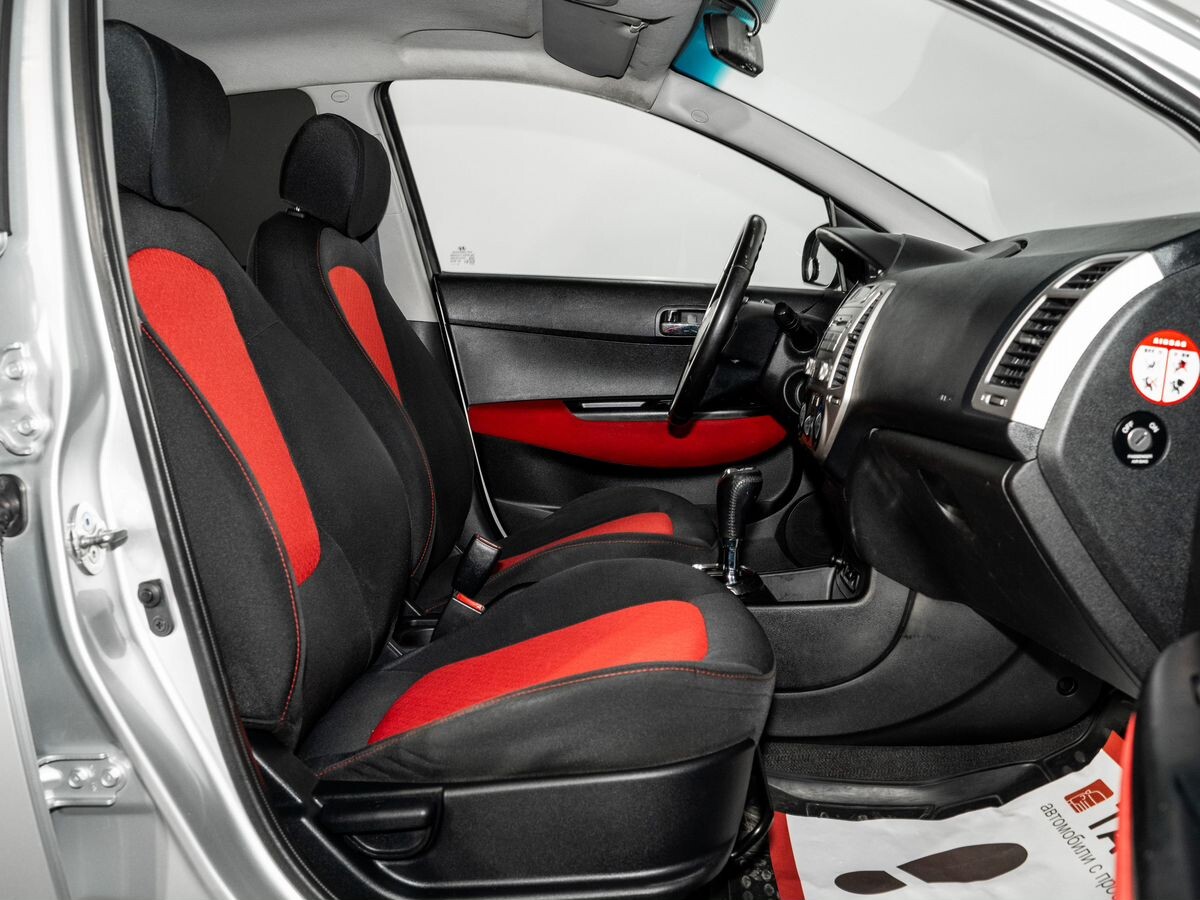 Hyundai i20 2010 - фото автомобиля