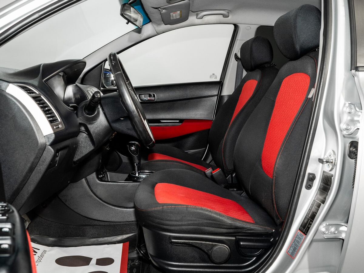 Hyundai i20 2010 - фото автомобиля