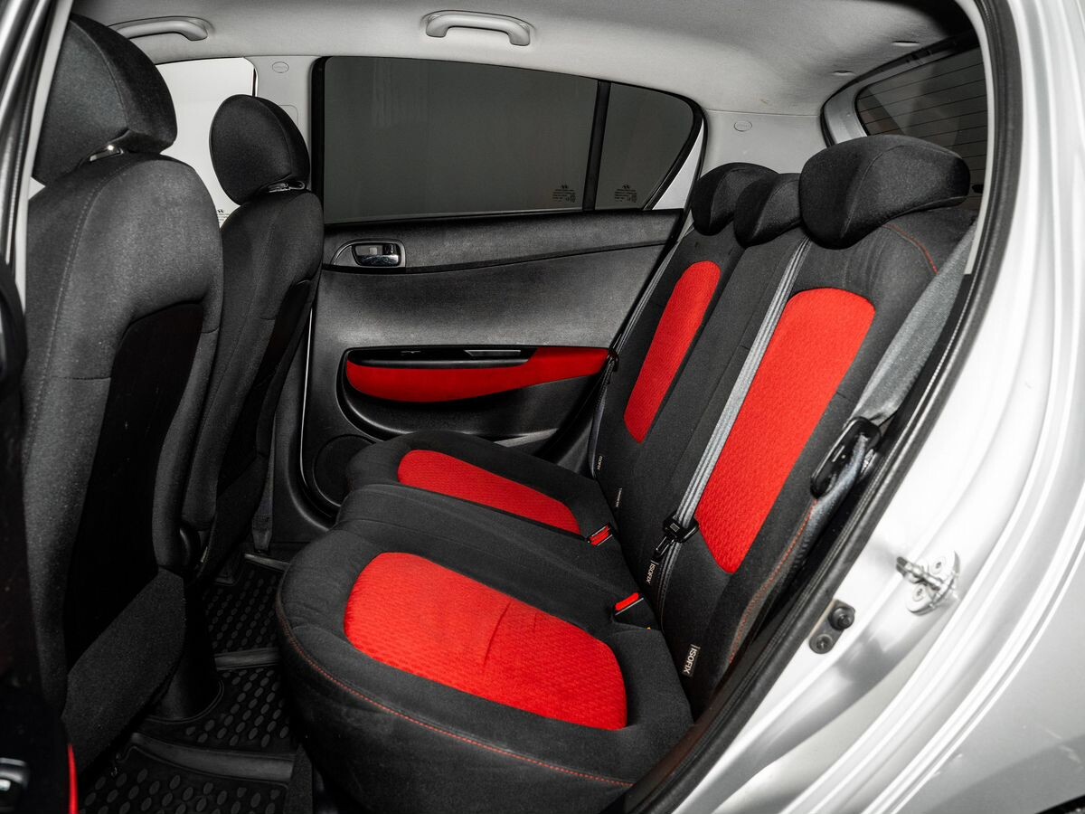 Hyundai i20 2010 - фото автомобиля