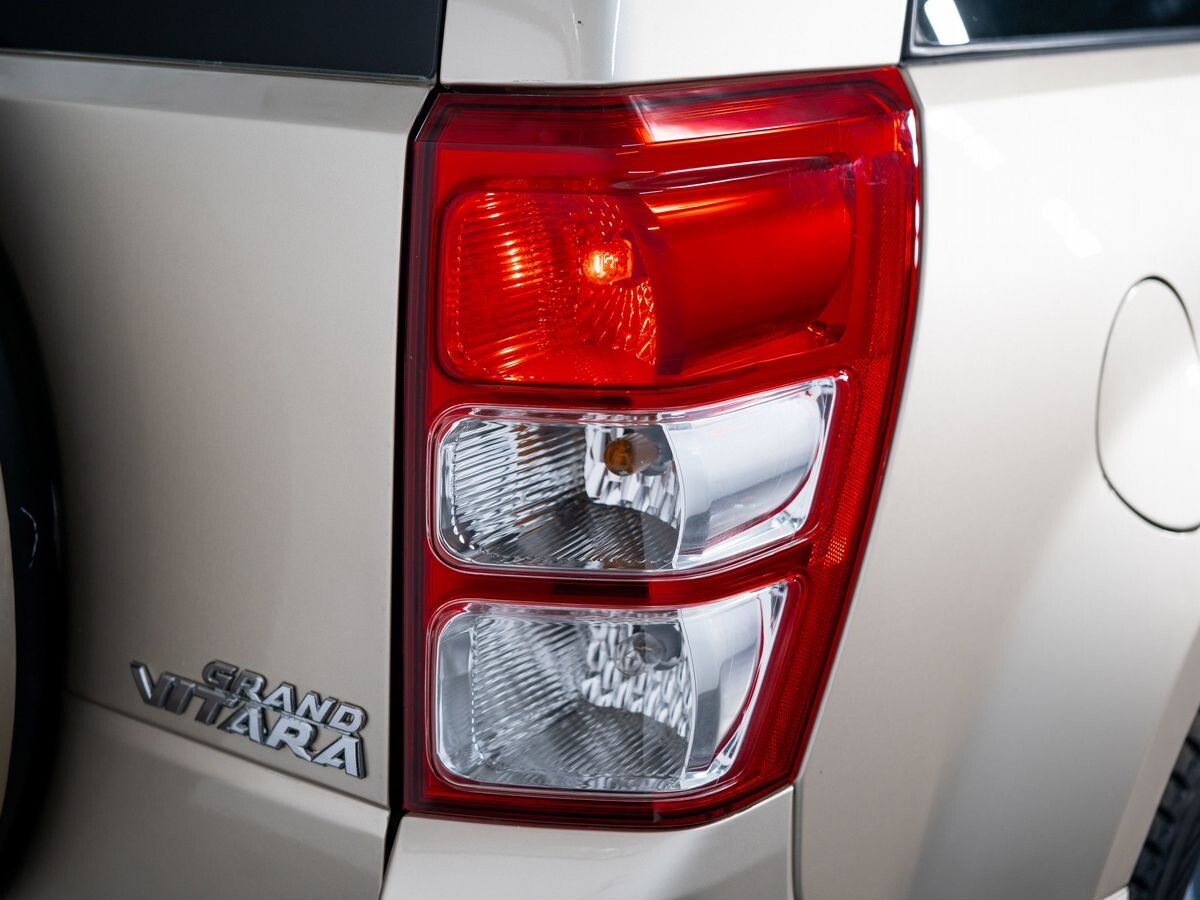 Suzuki Grand Vitara 2010 - фото автомобиля