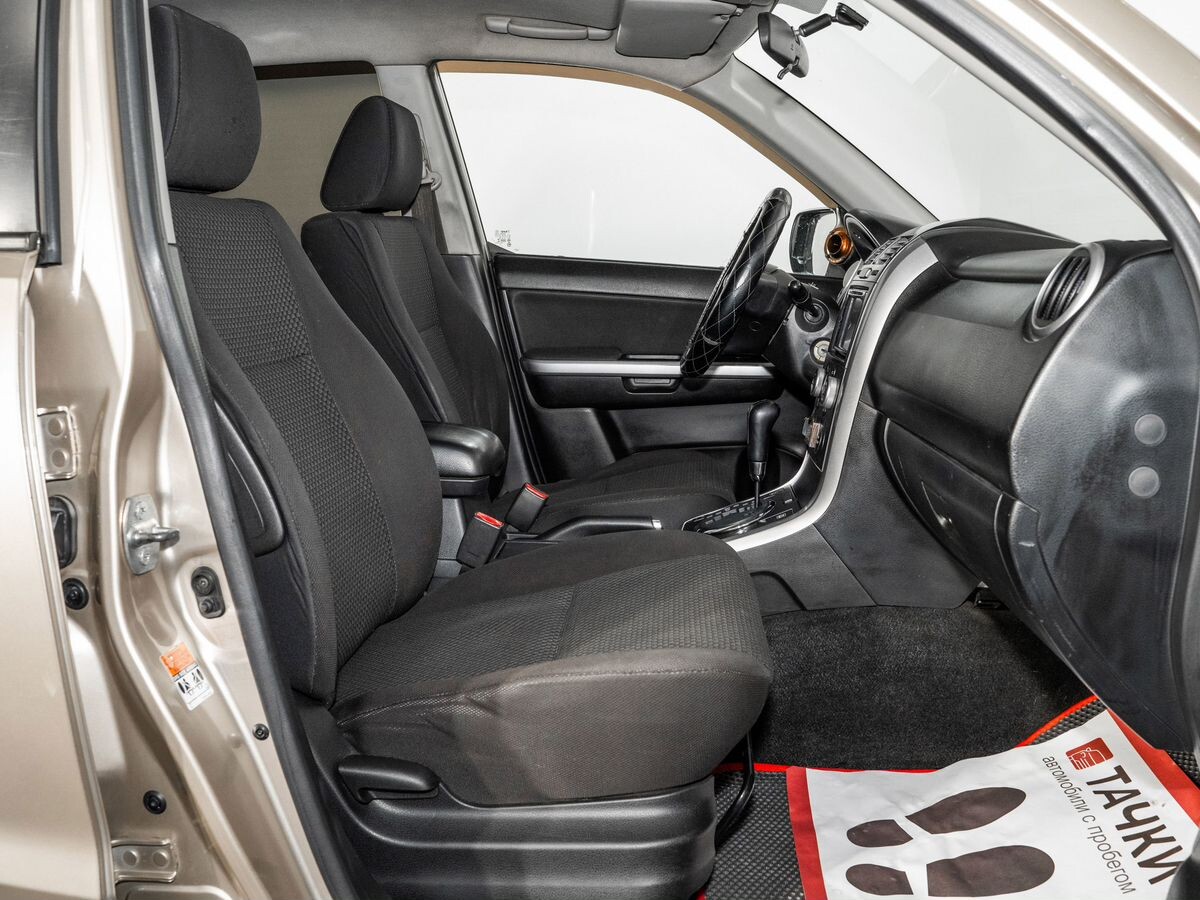 Suzuki Grand Vitara 2010 - фото автомобиля