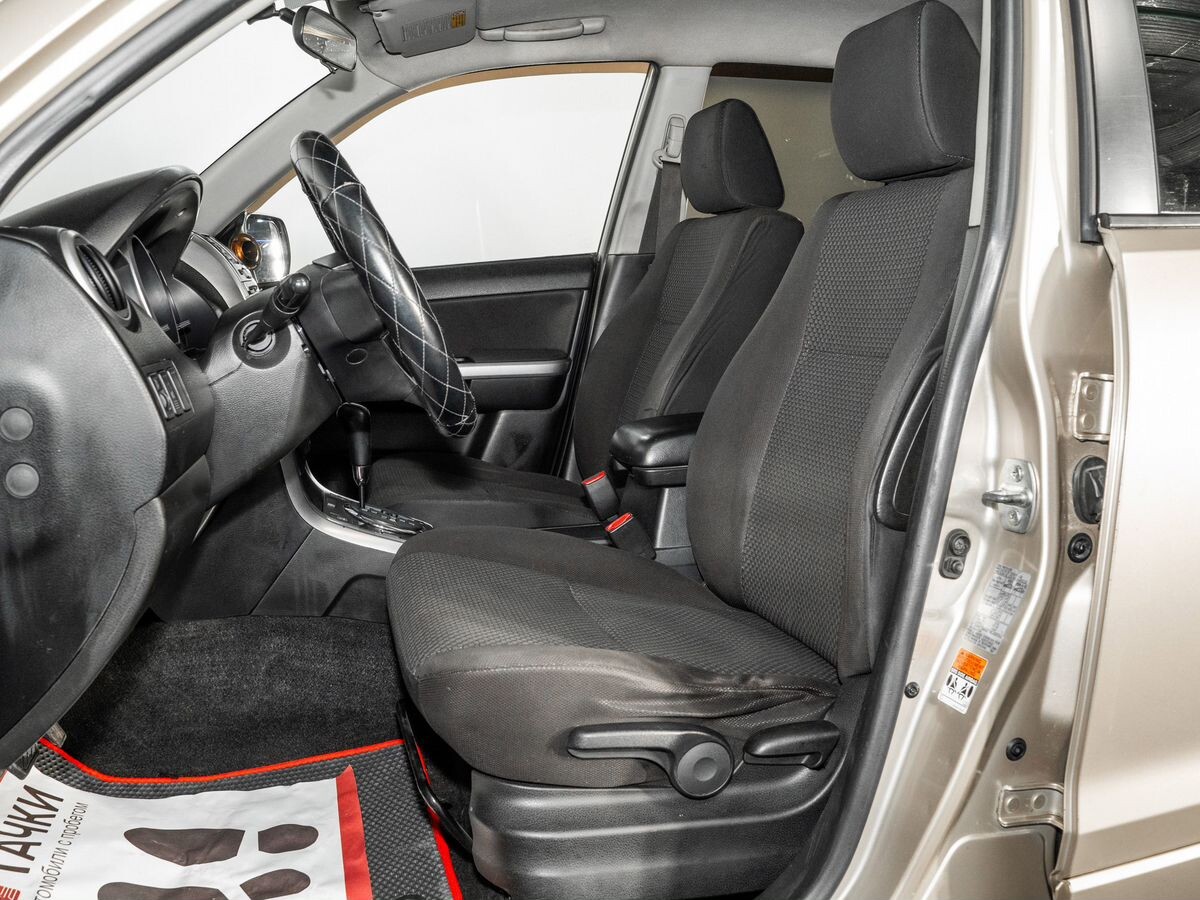 Suzuki Grand Vitara 2010 - фото автомобиля