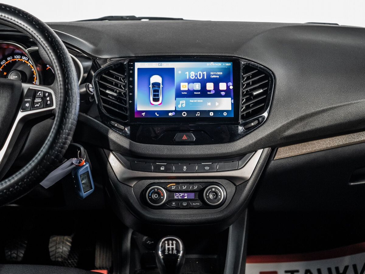 Lada (ВАЗ) Vesta 2019 - фото автомобиля