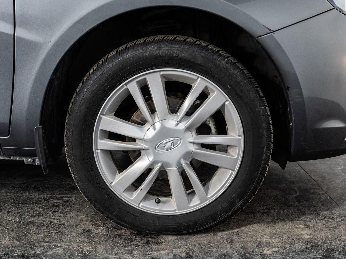 Lada (ВАЗ) Vesta 2019 - фото автомобиля