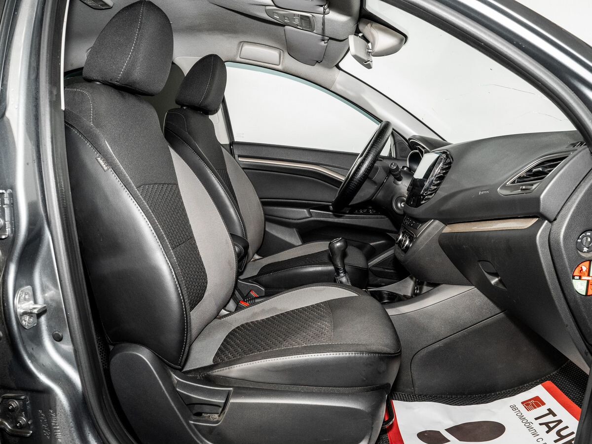 Lada (ВАЗ) Vesta 2019 - фото автомобиля