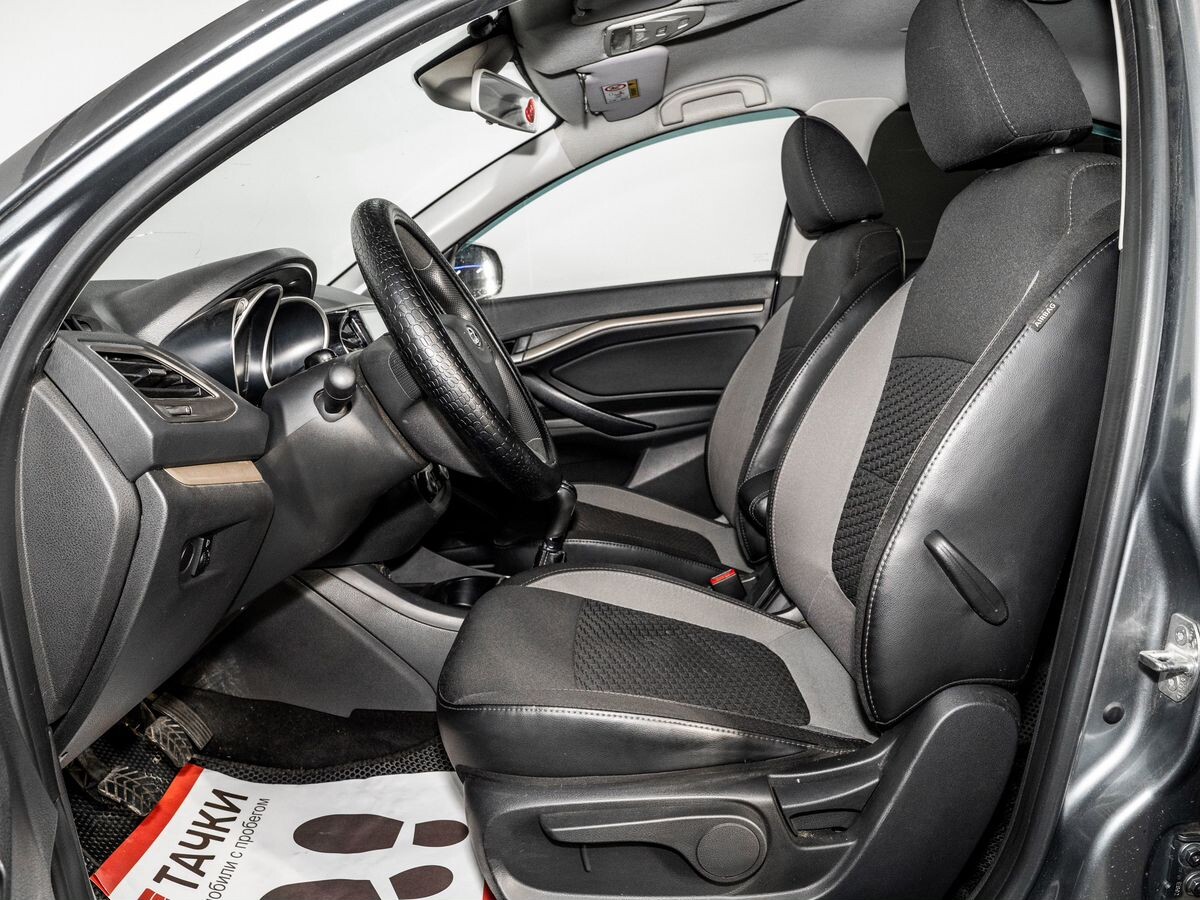 Lada (ВАЗ) Vesta 2019 - фото автомобиля