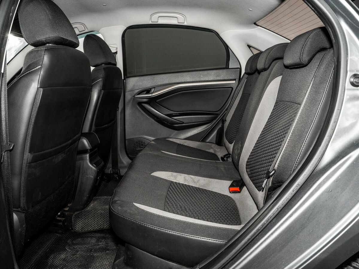 Lada (ВАЗ) Vesta 2019 - фото автомобиля