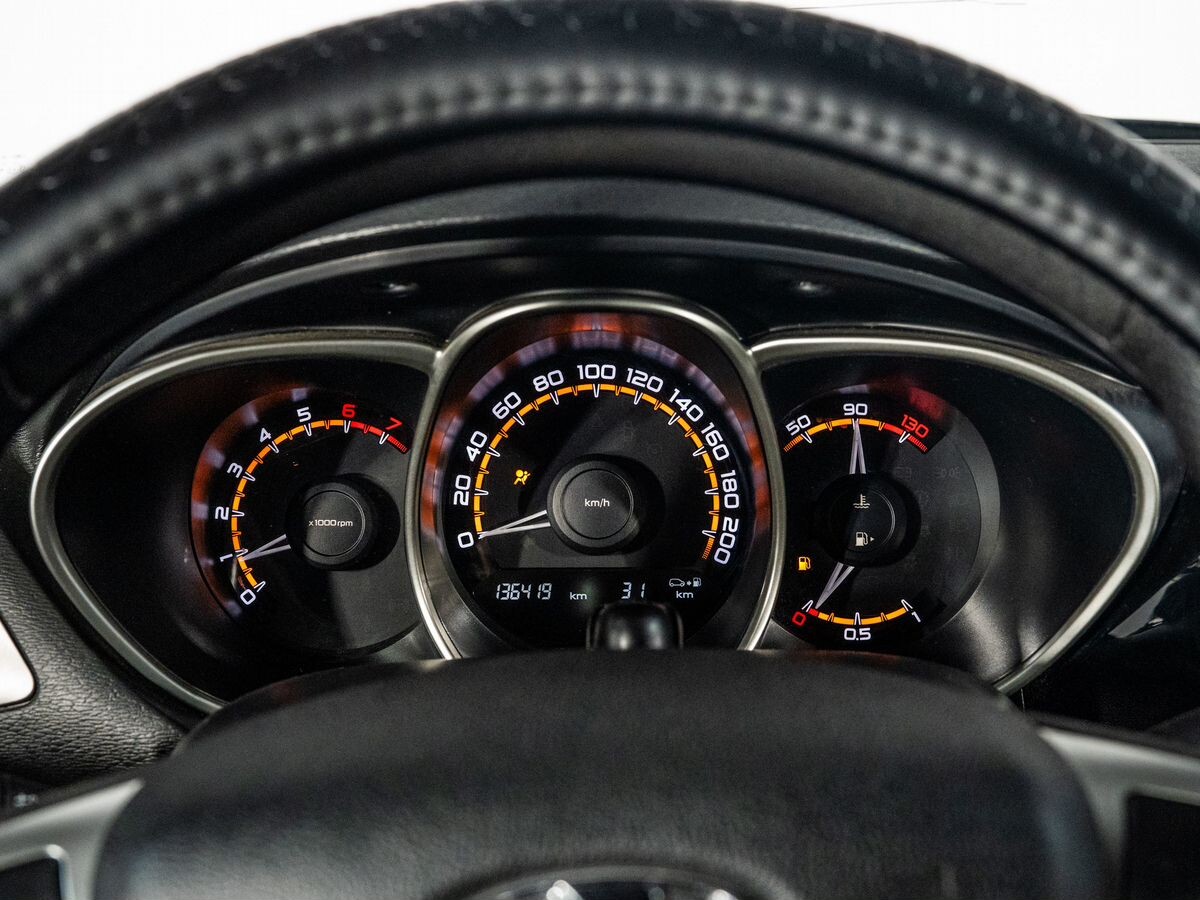 Lada (ВАЗ) Vesta 2019 - фото автомобиля