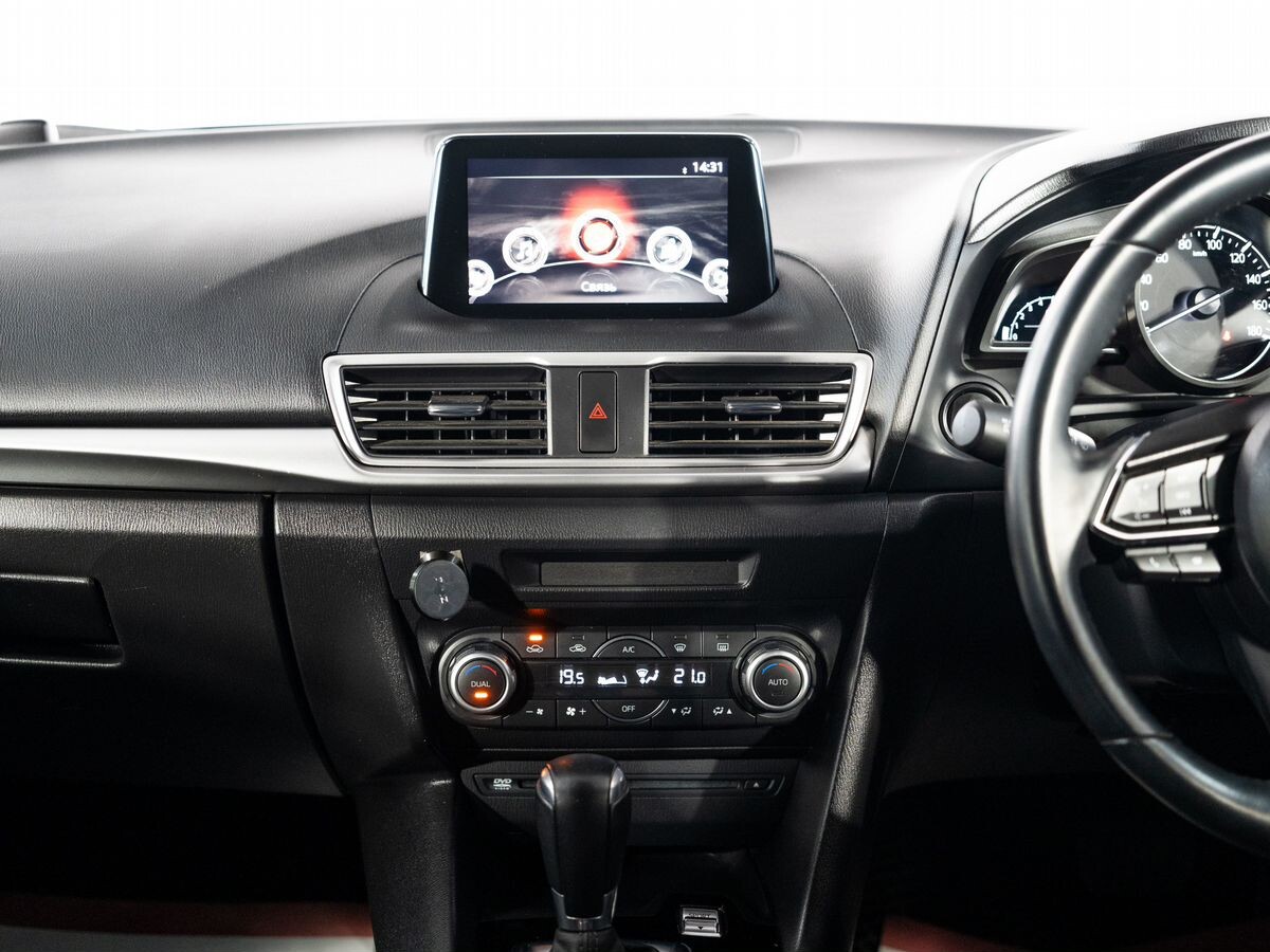 Mazda Axela 2019 - фото автомобиля