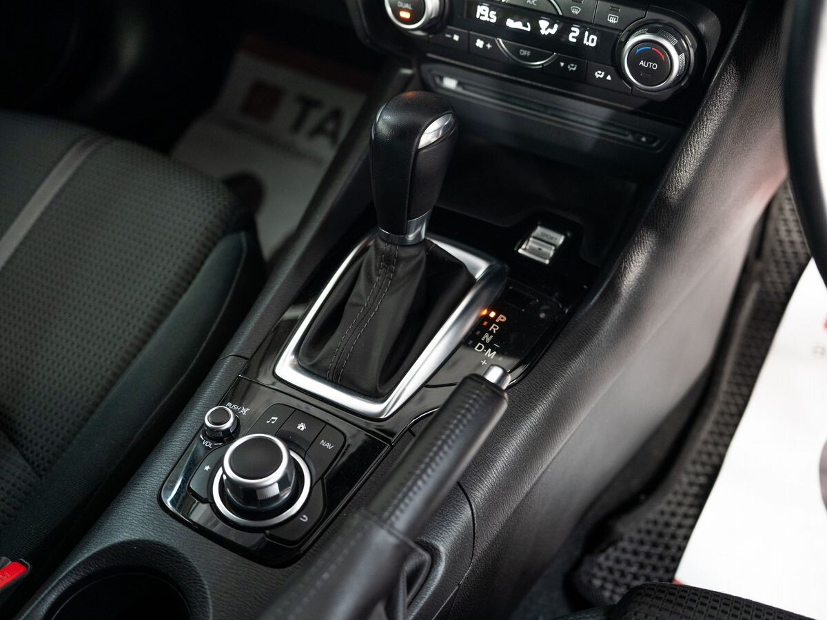 Mazda Axela 2019 - фото автомобиля