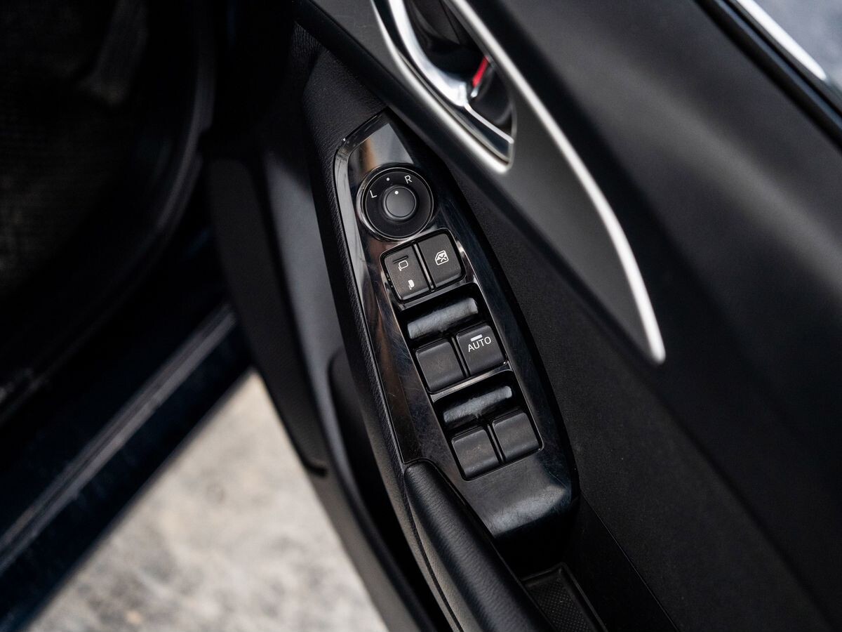 Mazda Axela 2019 - фото автомобиля