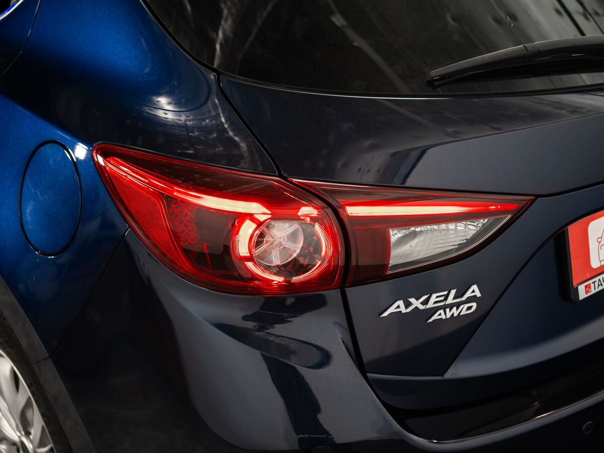 Mazda Axela 2019 - фото автомобиля