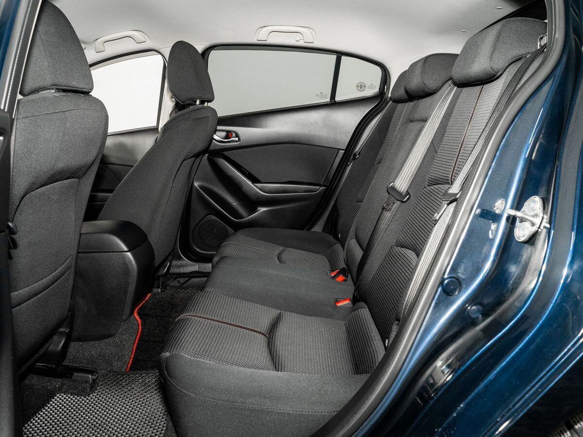 Mazda Axela 2019 - фото автомобиля