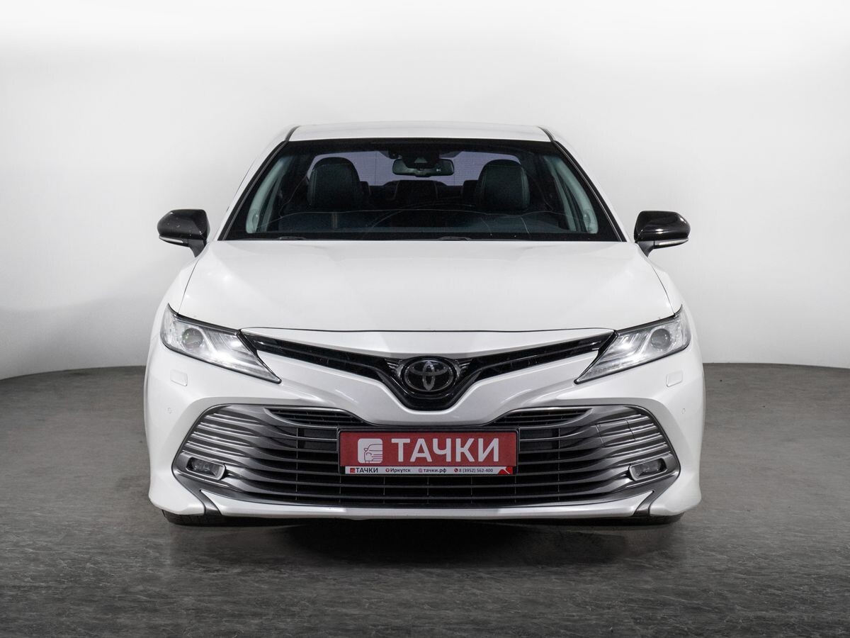 Toyota Camry 2018 - фото автомобиля