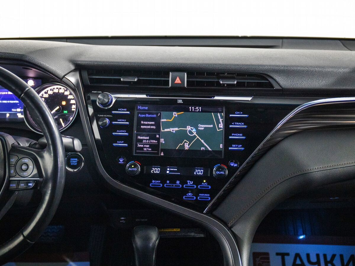 Toyota Camry 2018 - фото автомобиля