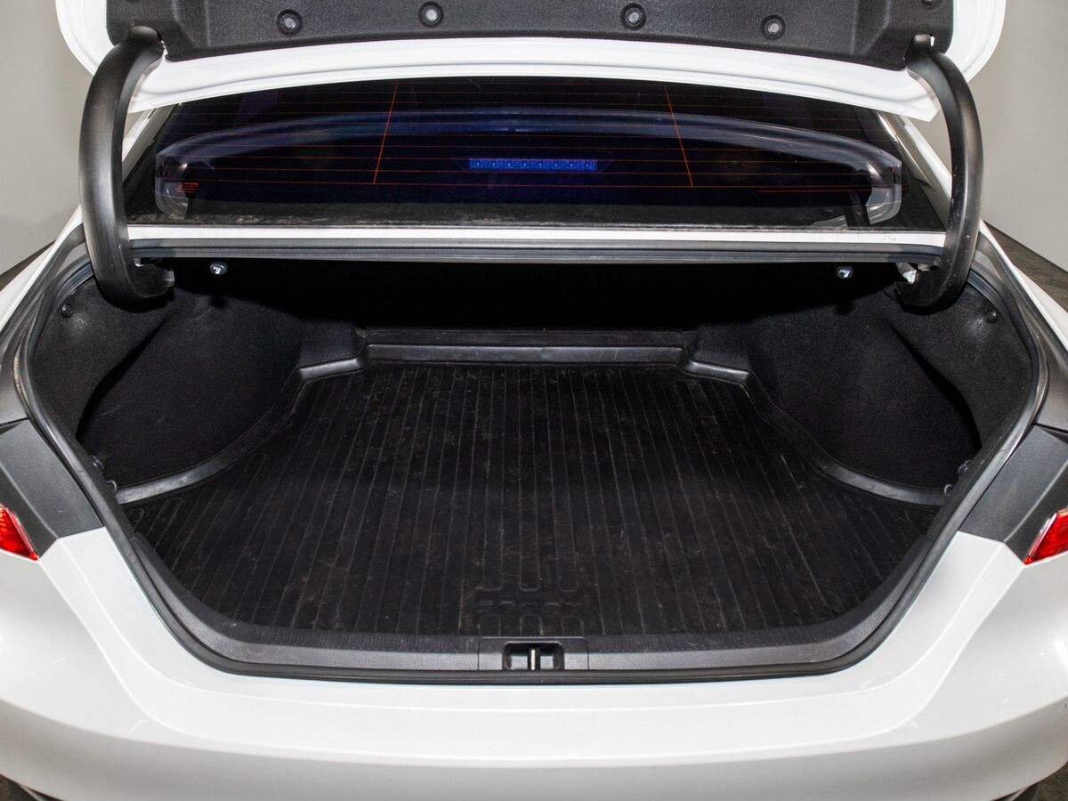 Toyota Camry 2018 - фото автомобиля