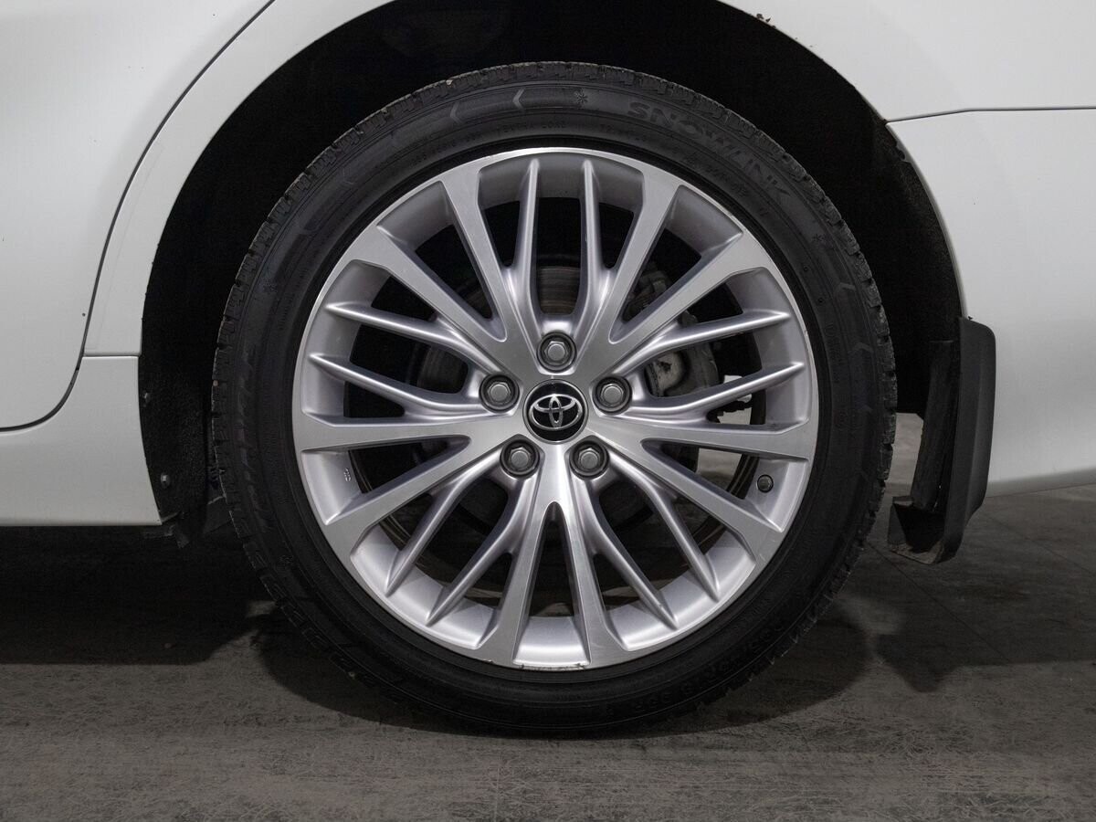 Toyota Camry 2018 - фото автомобиля