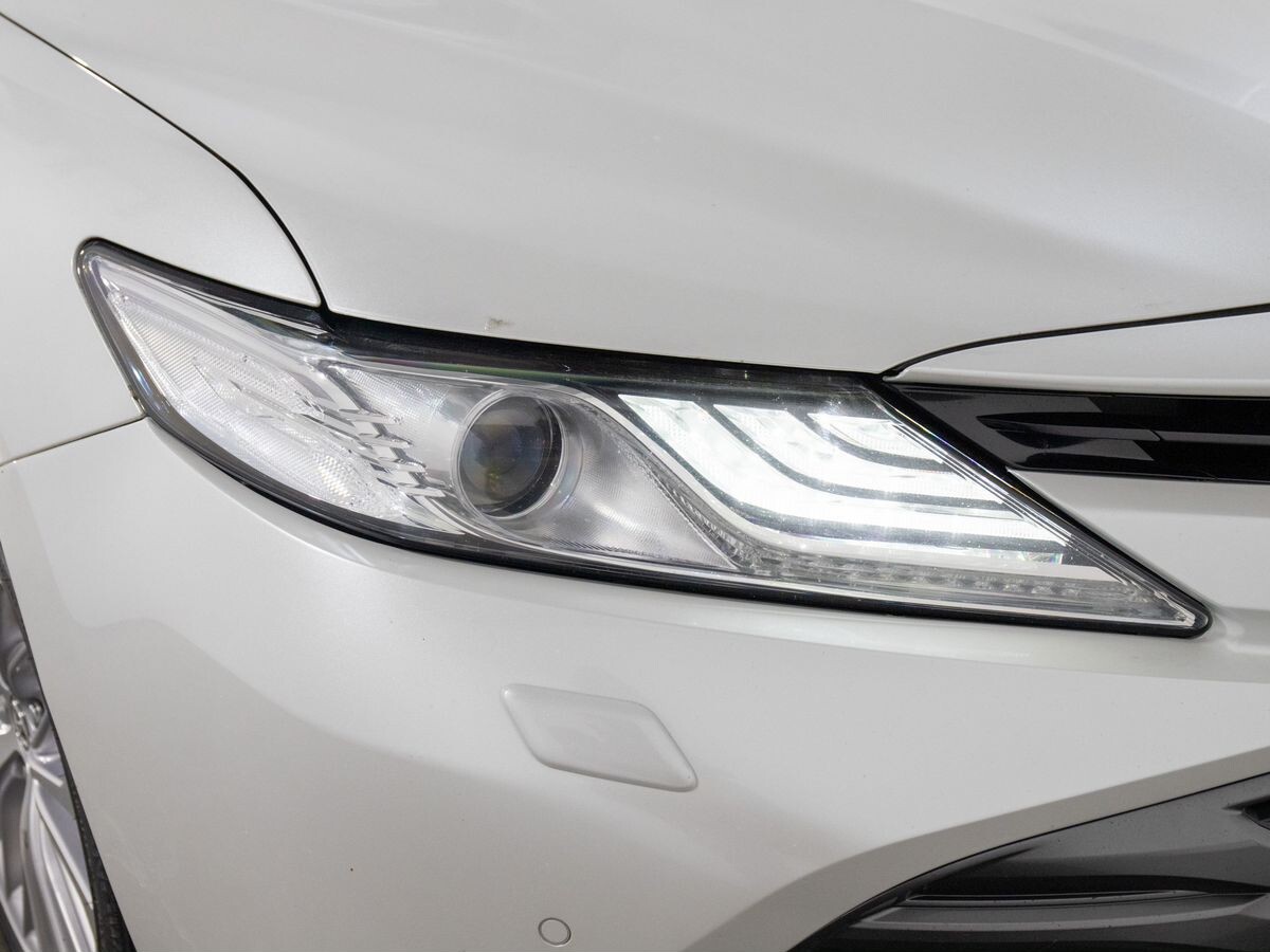 Toyota Camry 2018 - фото автомобиля