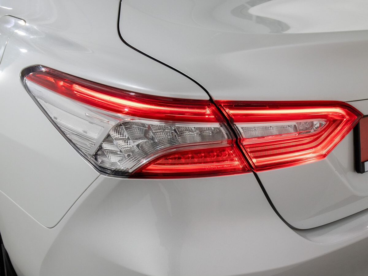 Toyota Camry 2018 - фото автомобиля