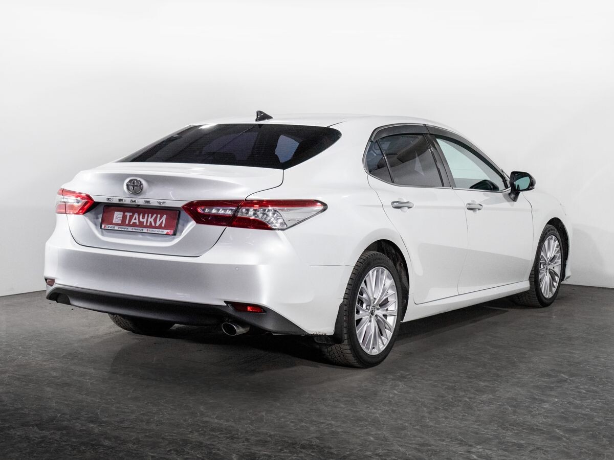 Toyota Camry 2018 - фото автомобиля