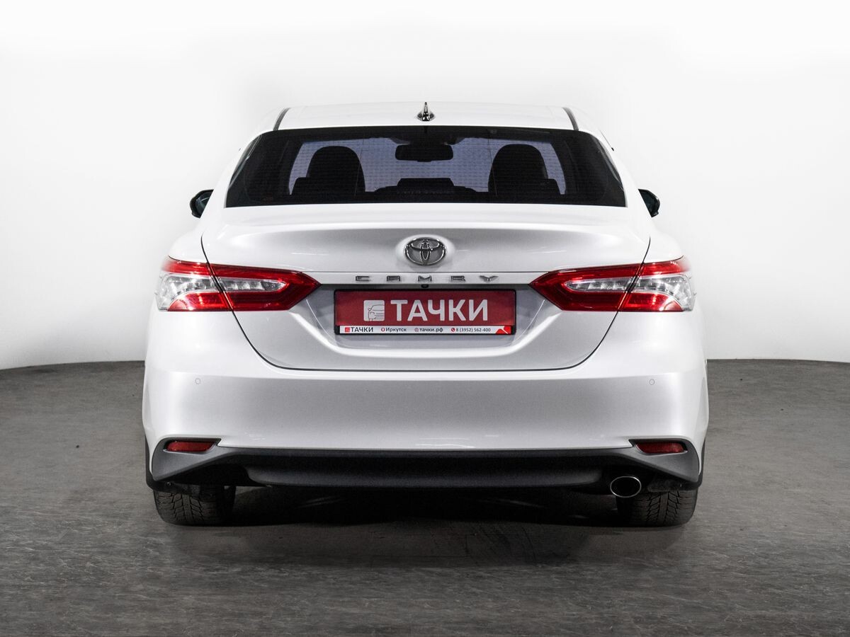 Toyota Camry 2018 - фото автомобиля