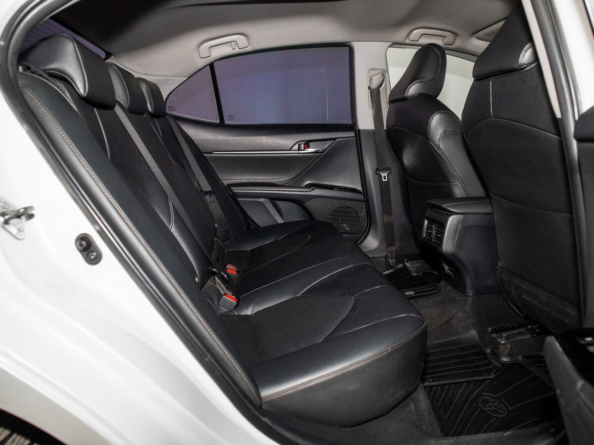 Toyota Camry 2018 - фото автомобиля