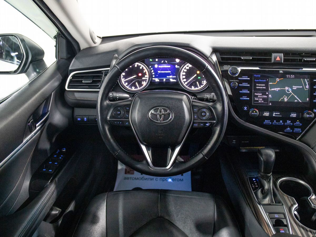 Toyota Camry 2018 - фото автомобиля