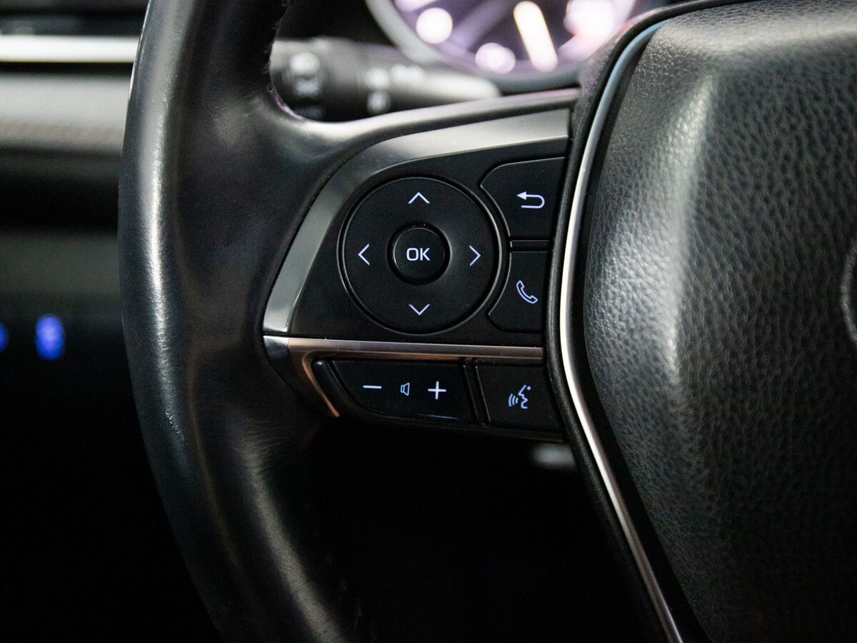 Toyota Camry 2018 - фото автомобиля