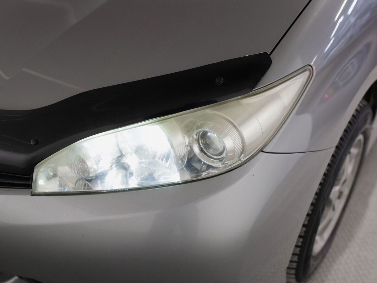 Toyota Wish 2009 - фото автомобиля