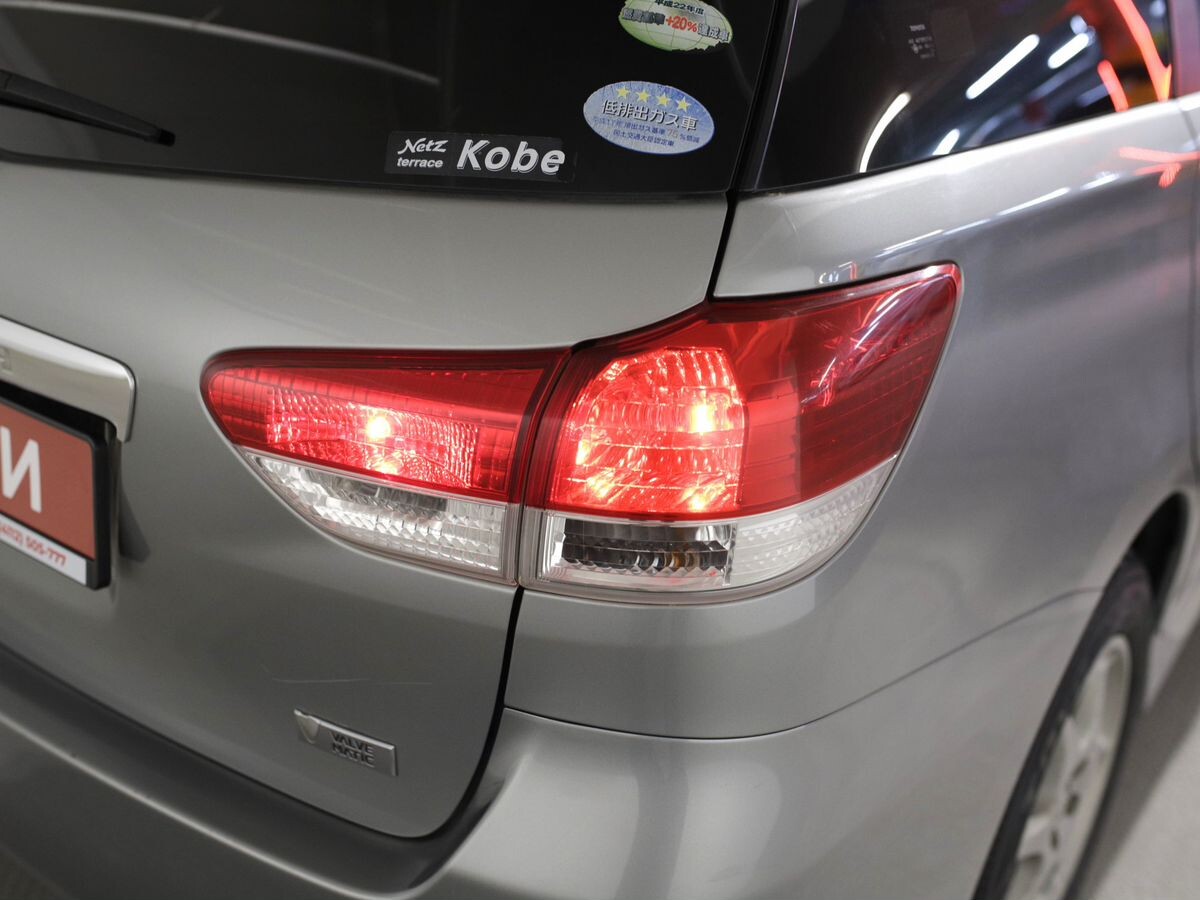 Toyota Wish 2009 - фото автомобиля