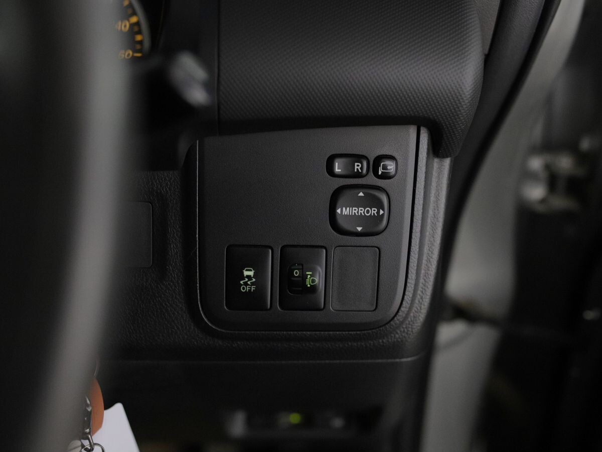 Toyota Wish 2009 - фото автомобиля