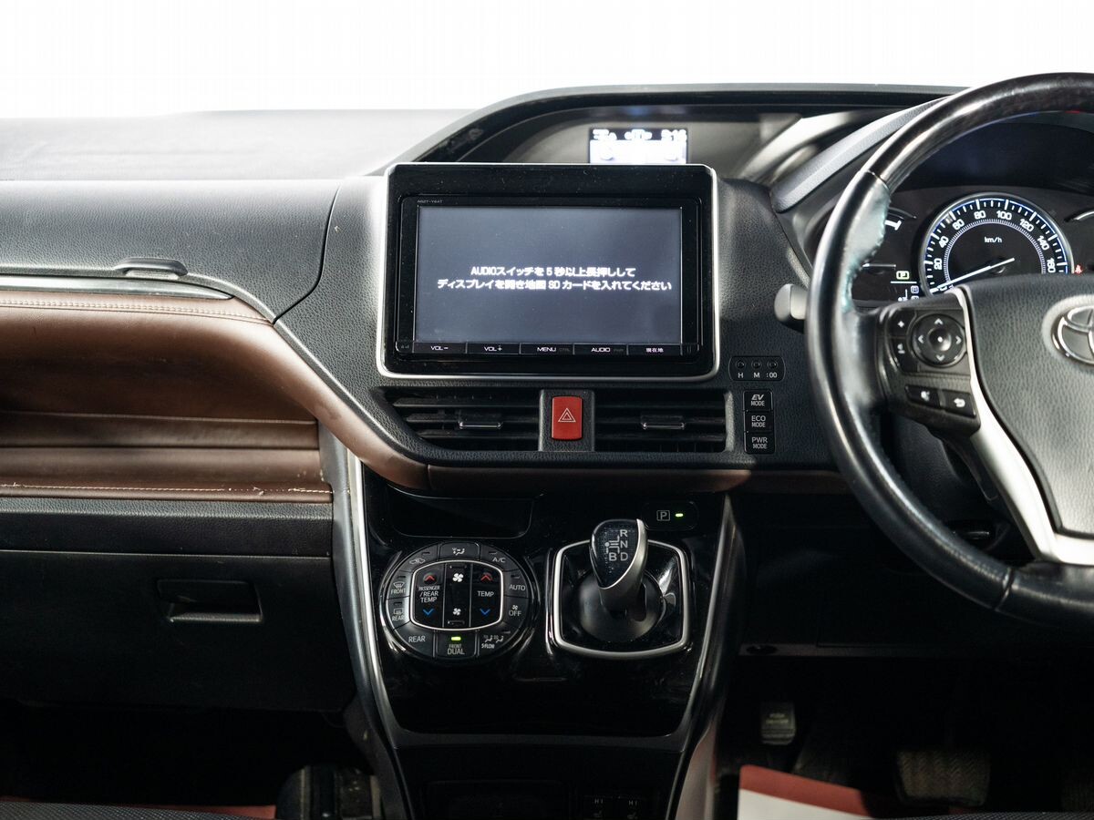 Toyota Esquire 2015 - фото автомобиля