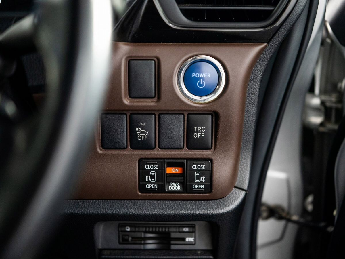 Toyota Esquire 2015 - фото автомобиля