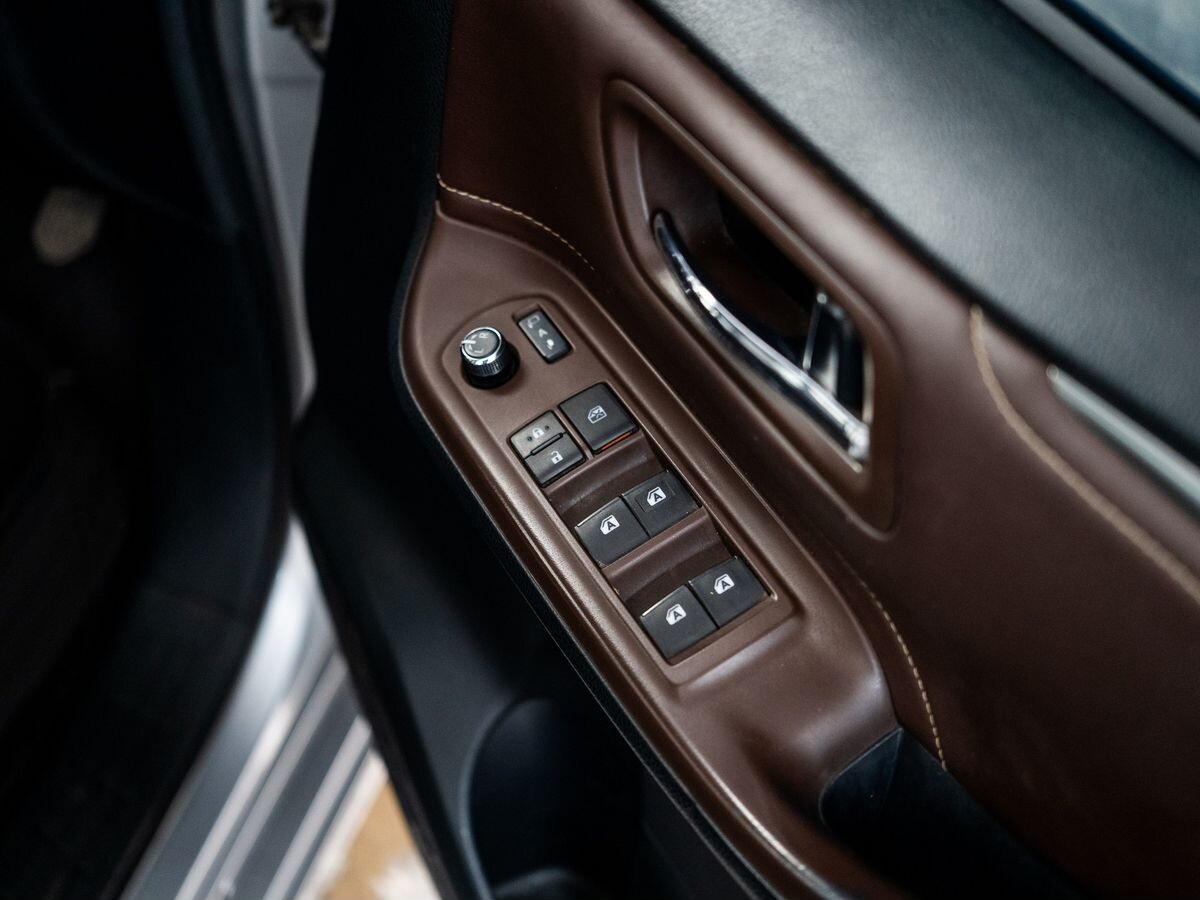 Toyota Esquire 2015 - фото автомобиля