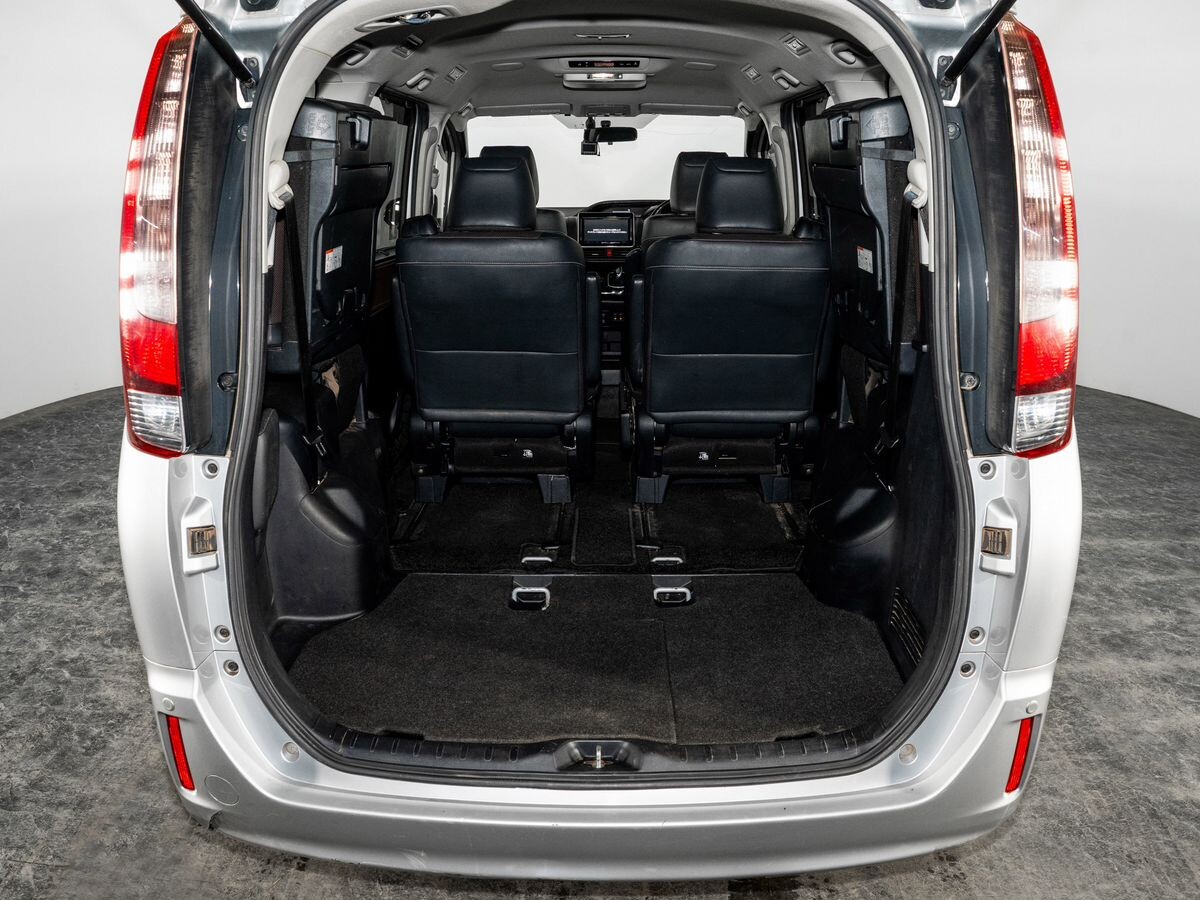 Toyota Esquire 2015 - фото автомобиля