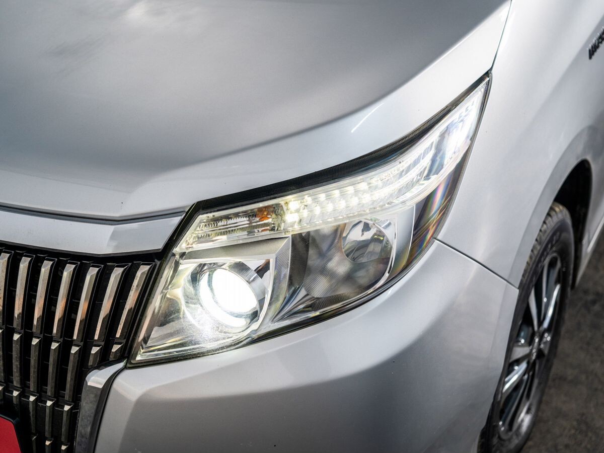 Toyota Esquire 2015 - фото автомобиля