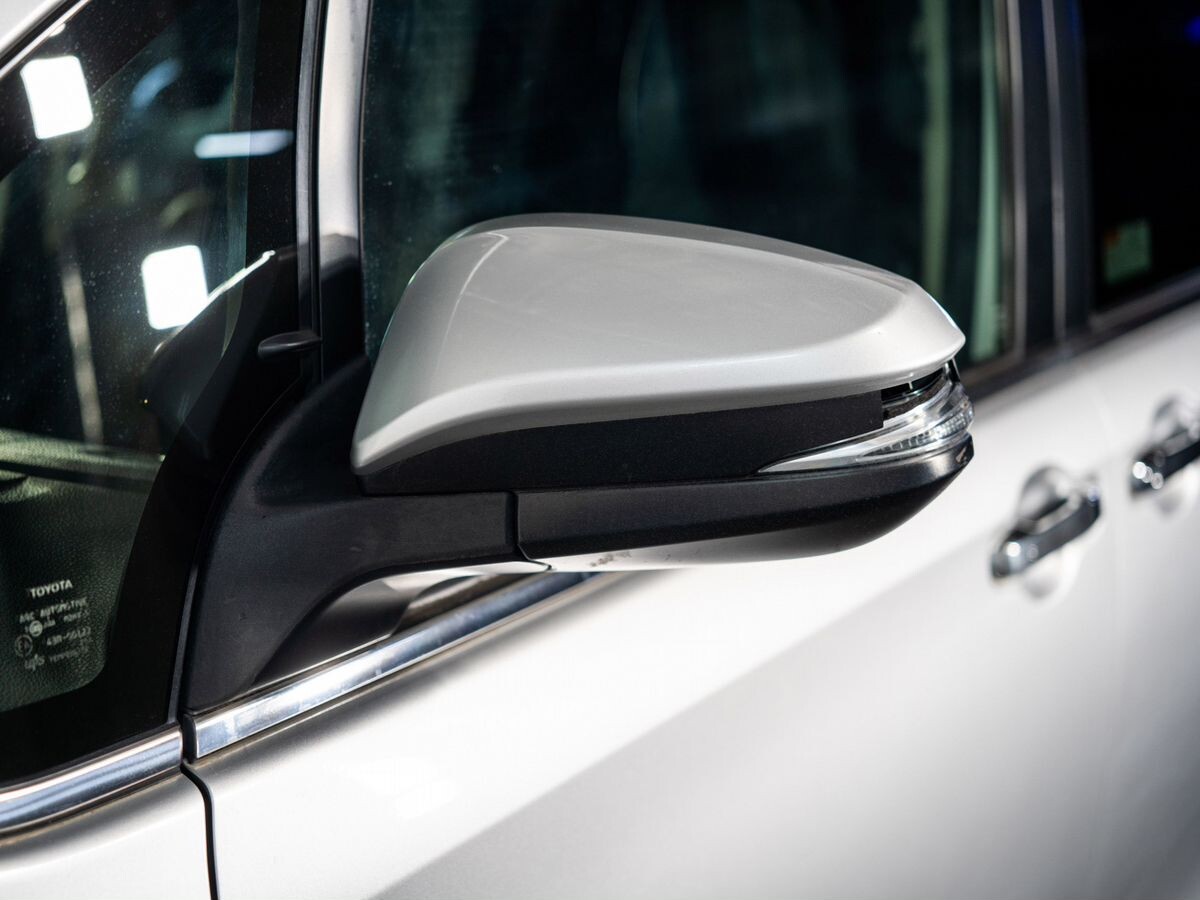 Toyota Esquire 2015 - фото автомобиля