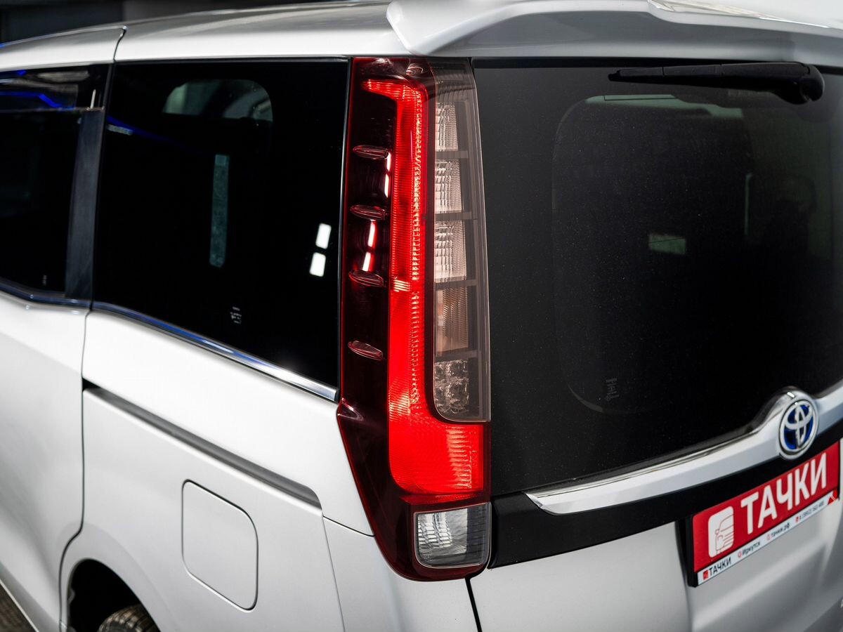 Toyota Esquire 2015 - фото автомобиля