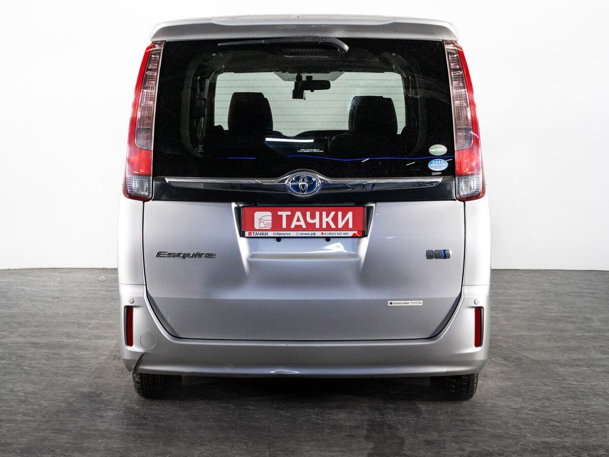 Toyota Esquire 2015 - фото автомобиля